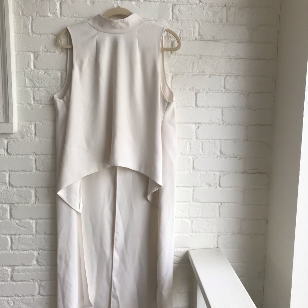 Sachin & Babi White Blouse Long slit Back EUC